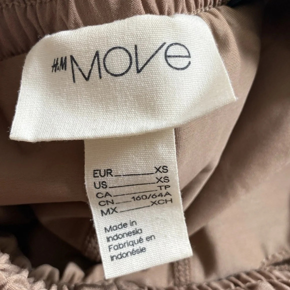 H&M Move High arise Activewear Shorts with 5” Liner Brown XS - Picture 3 of 8